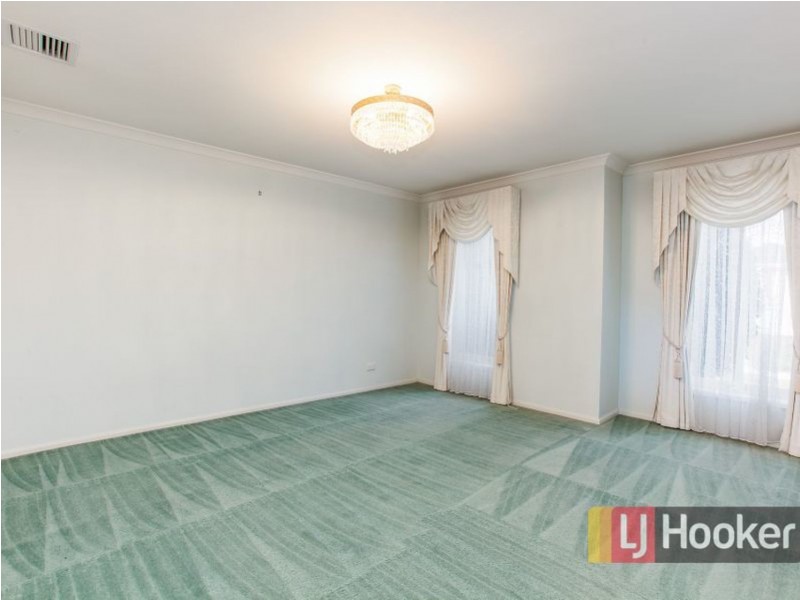 8 Oliver Court, Narre Warren South VIC 3805