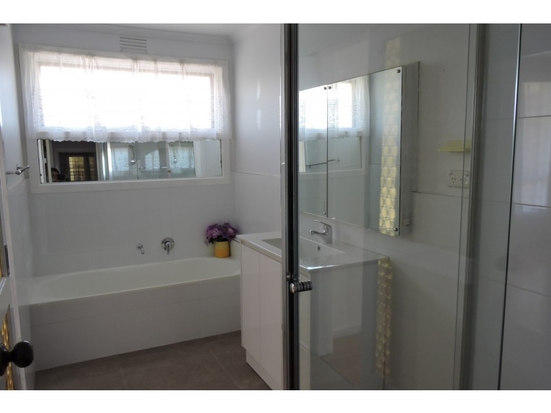 10 Tadstan Drive, Hampton Park VIC 3976