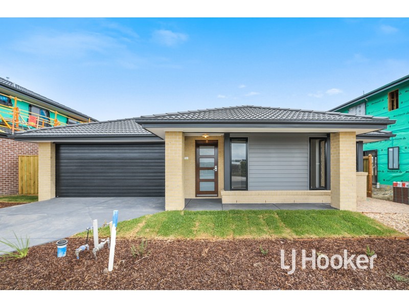 5 Flanagan Drive, Officer VIC 3809