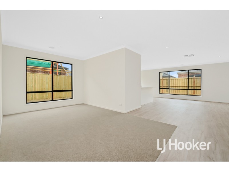 5 Flanagan Drive, Officer VIC 3809