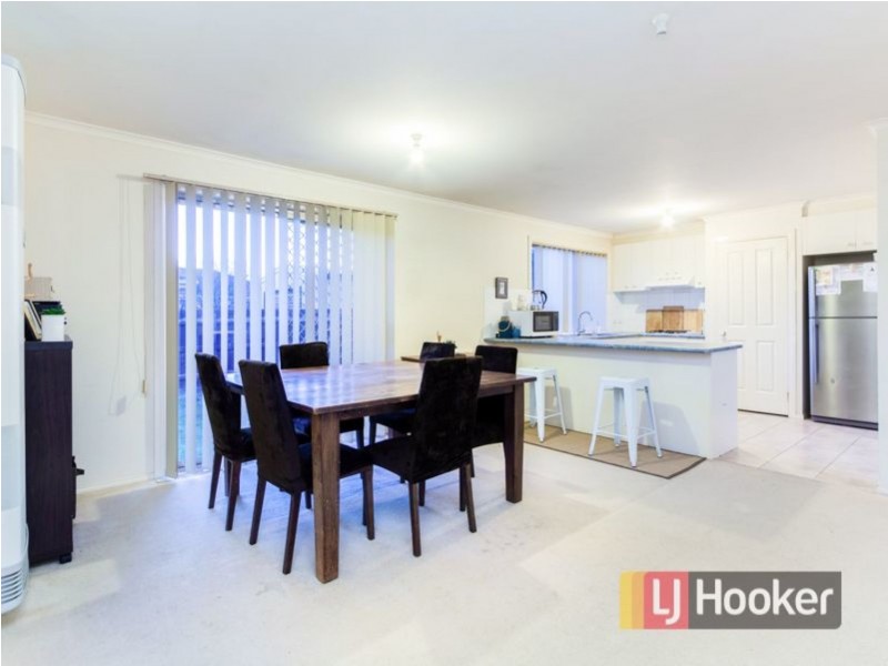 29 Glenaire Crescent, Cranbourne West VIC 3977