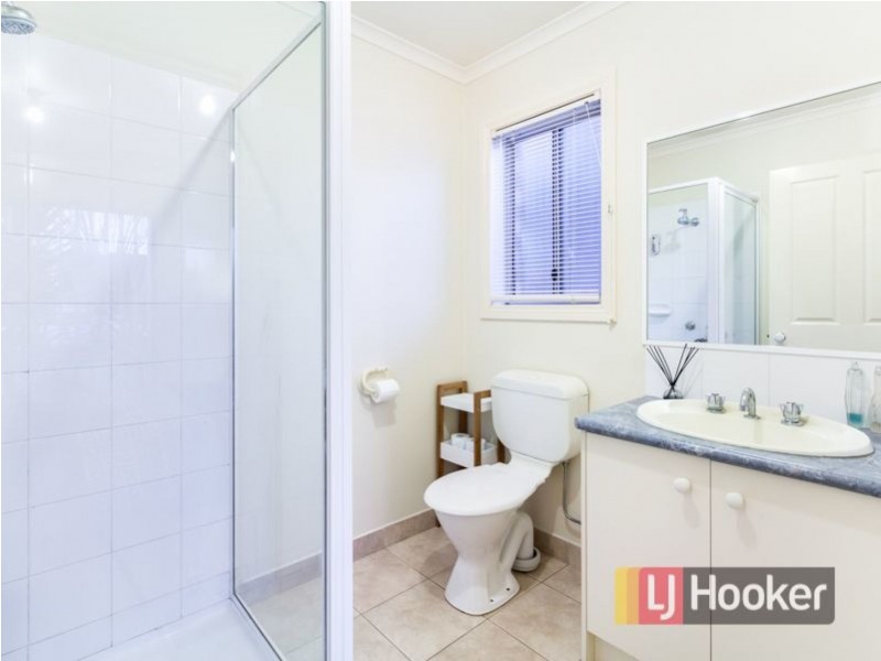 29 Glenaire Crescent, Cranbourne West VIC 3977