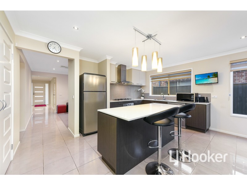 26 Fieldstone Crescent, Cranbourne North VIC 3977