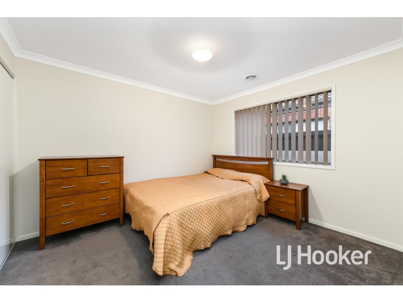 26 Fieldstone Crescent, Cranbourne North VIC 3977