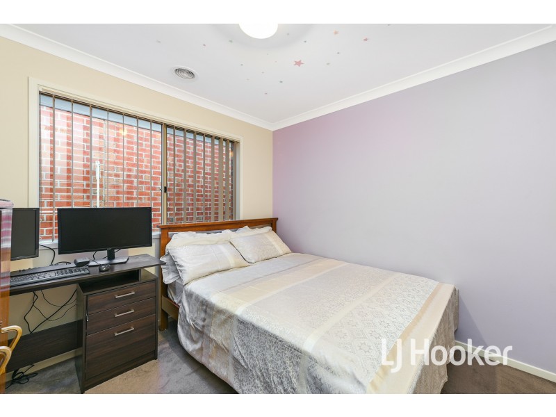 26 Fieldstone Crescent, Cranbourne North VIC 3977