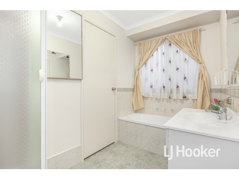 4 Cypress Close, Hampton Park VIC 3976