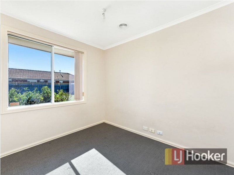 77 Strathaird Drive, Narre Warren South VIC 3805