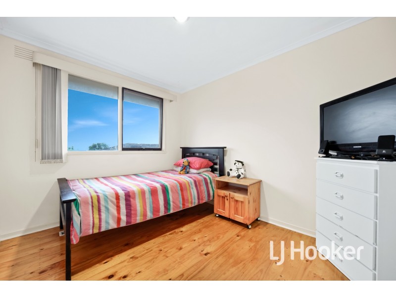 8 Joseph Banks Crescent, Endeavour Hills VIC 3802