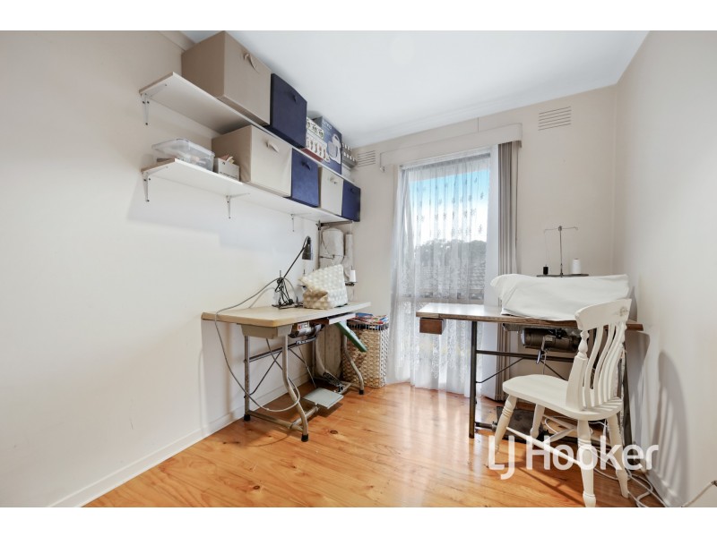 8 Joseph Banks Crescent, Endeavour Hills VIC 3802