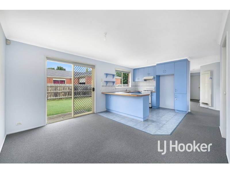 6 Middleham Close, Cranbourne West VIC 3977