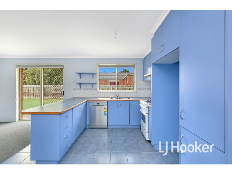 6 Middleham Close, Cranbourne West VIC 3977