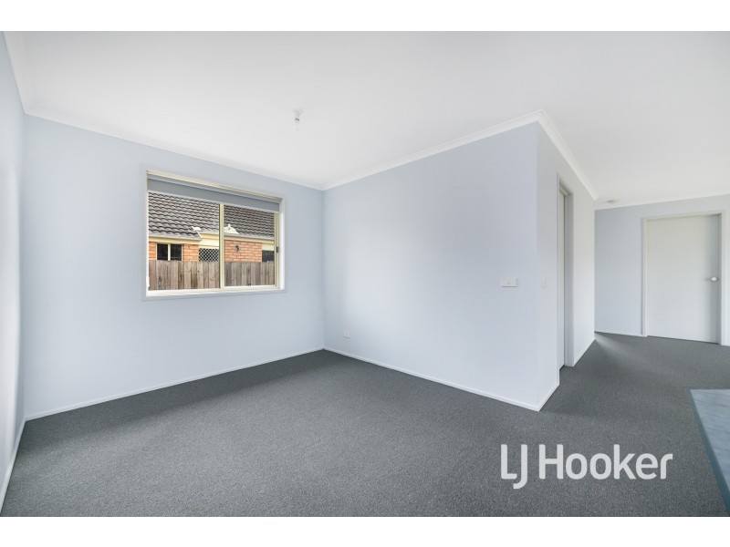 6 Middleham Close, Cranbourne West VIC 3977