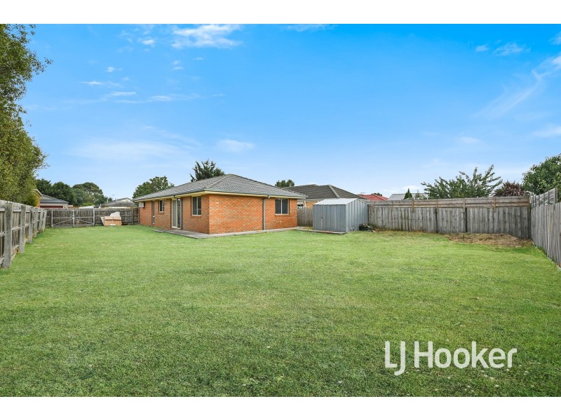 6 Middleham Close, Cranbourne West VIC 3977