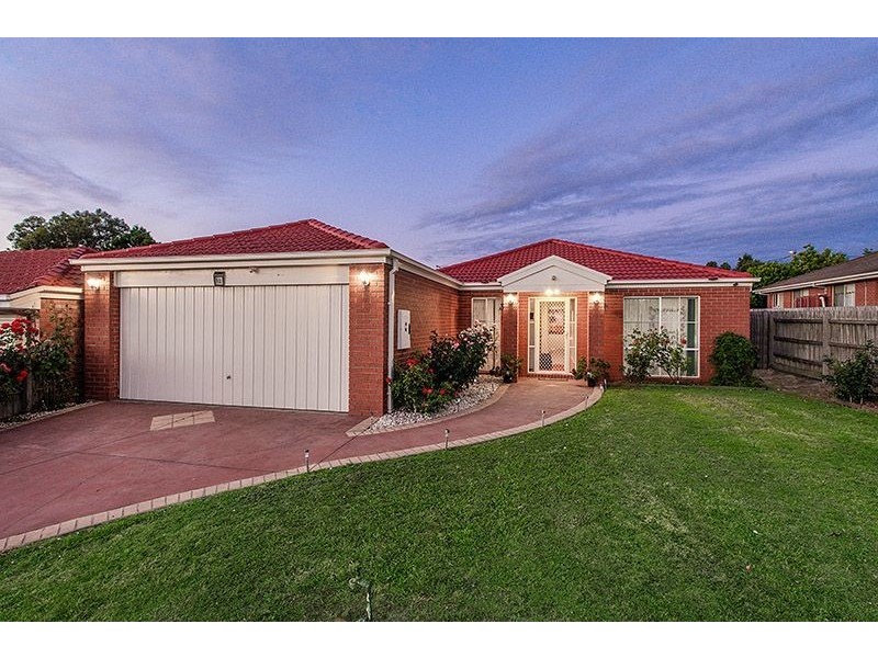 12 Manatoka Crescent, Hampton Park VIC 3976
