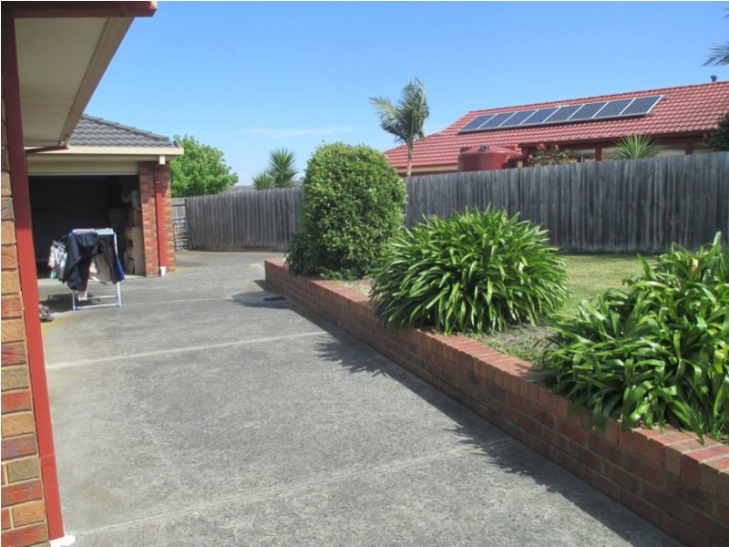 8 The Glade, Hampton Park VIC 3976