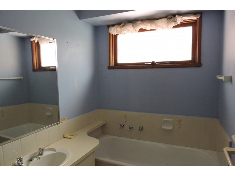 87 Warana Drive, Hampton Park VIC 3976