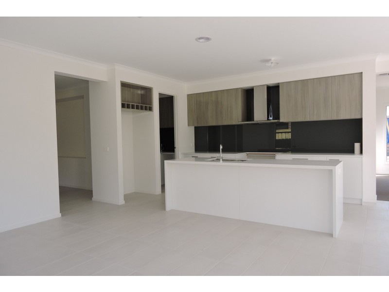 15 Orpington Drive, Clyde North VIC 3978