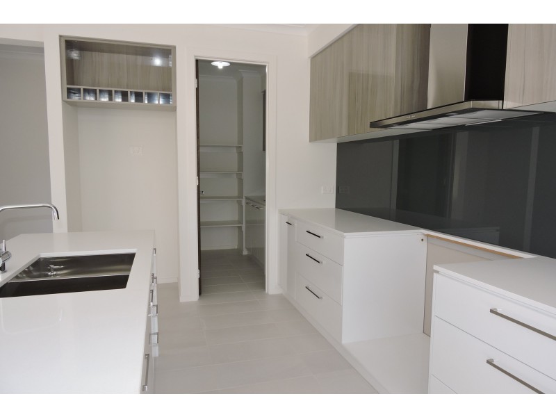 15 Orpington Drive, Clyde North VIC 3978