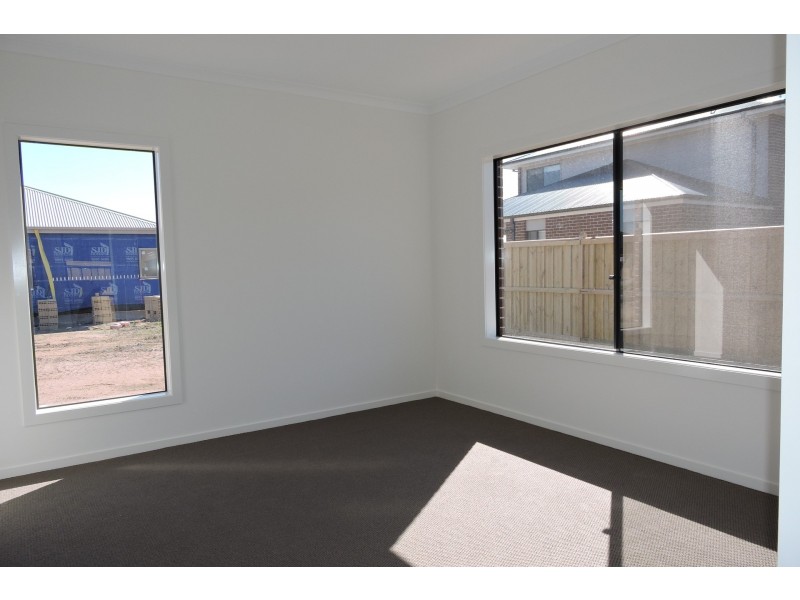 15 Orpington Drive, Clyde North VIC 3978