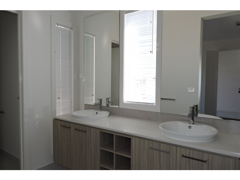 15 Orpington Drive, Clyde North VIC 3978