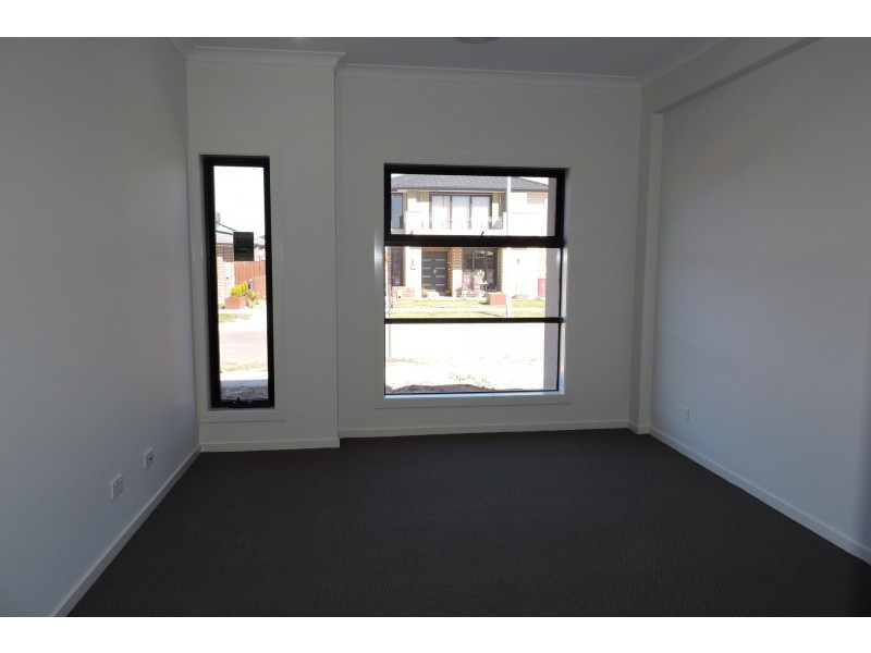 15 Orpington Drive, Clyde North VIC 3978