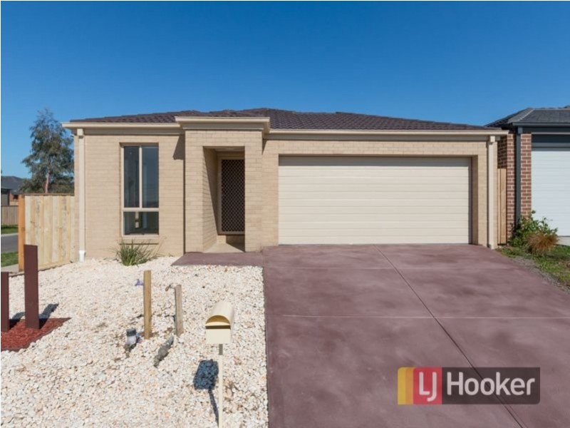 12 Loddon Place, Clyde North VIC 3978