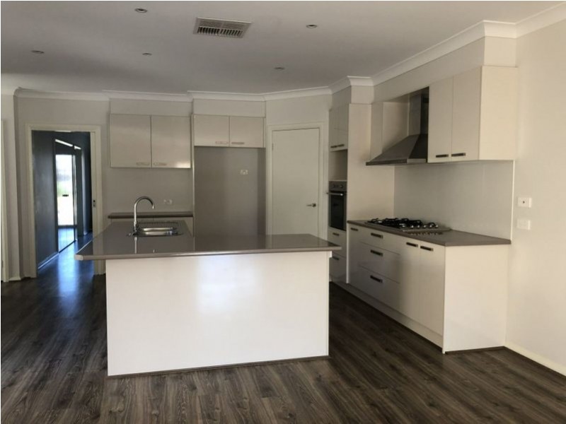 12 Lexington Crescent, Officer VIC 3809