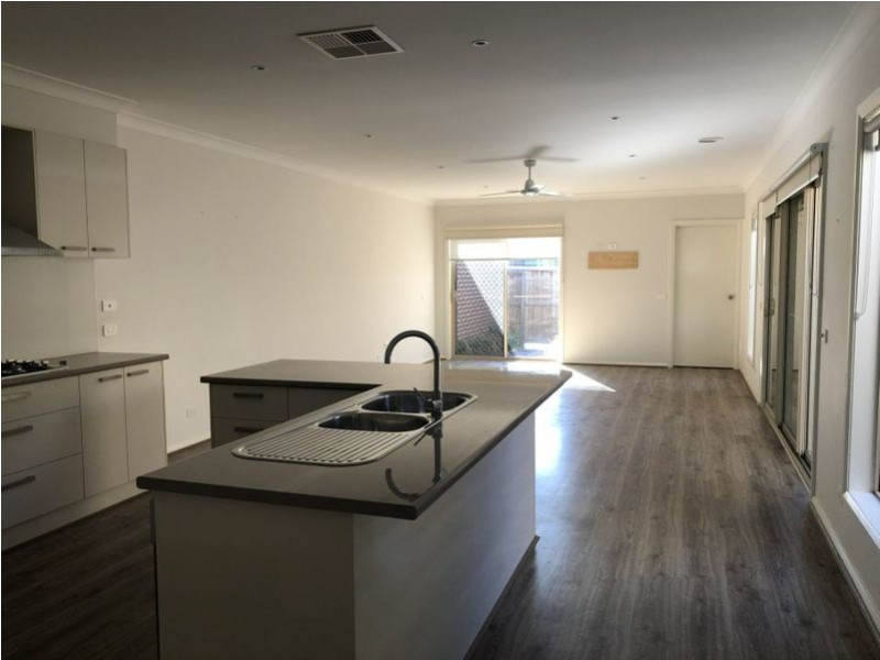 12 Lexington Crescent, Officer VIC 3809