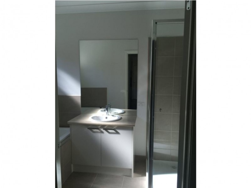 12 Lexington Crescent, Officer VIC 3809