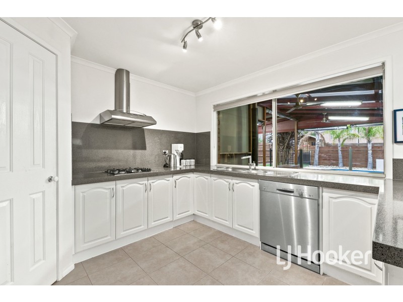 4 Cloverlea Grove, Narre Warren South VIC 3805