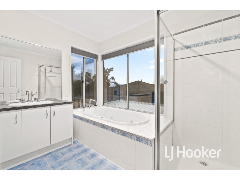 4 Cloverlea Grove, Narre Warren South VIC 3805