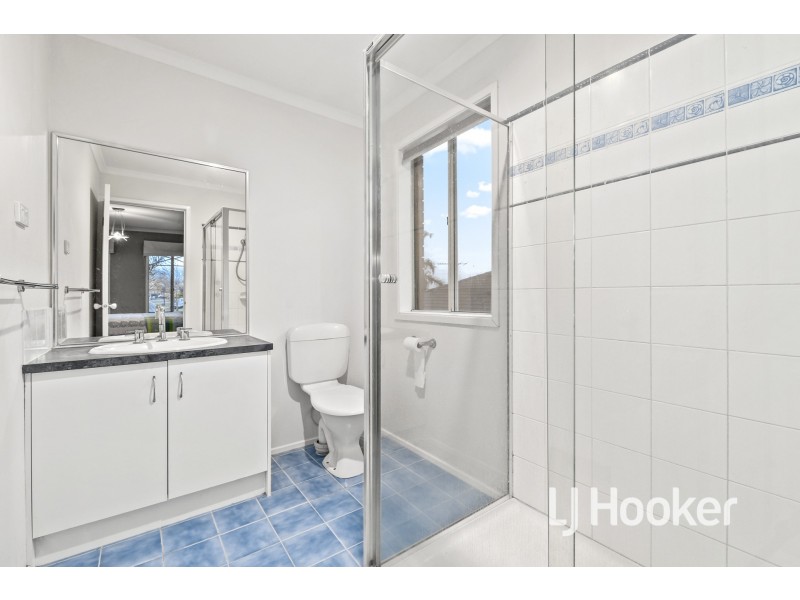 4 Cloverlea Grove, Narre Warren South VIC 3805