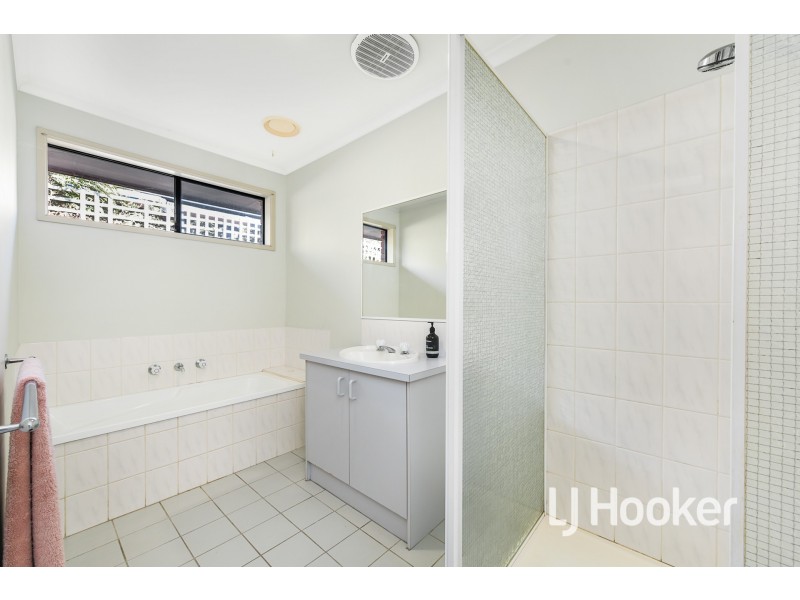 10 Dewpoint Crescent, Hampton Park VIC 3976