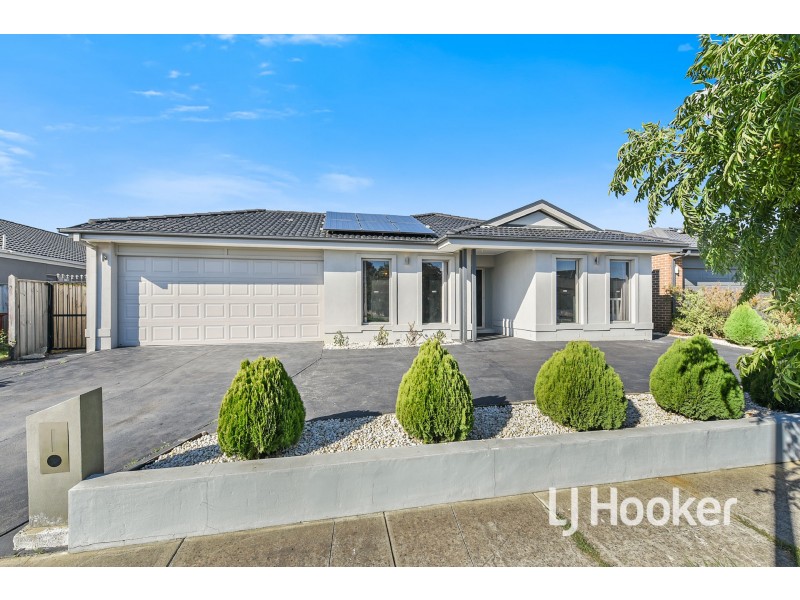 24 Stoneleigh Road, Cranbourne North VIC 3977