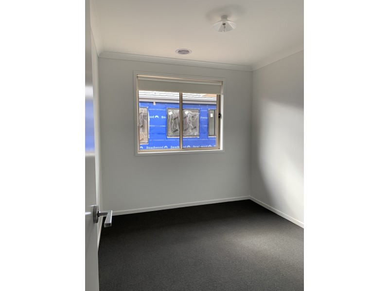 44 Scotland Circuit, Cranbourne West VIC 3977