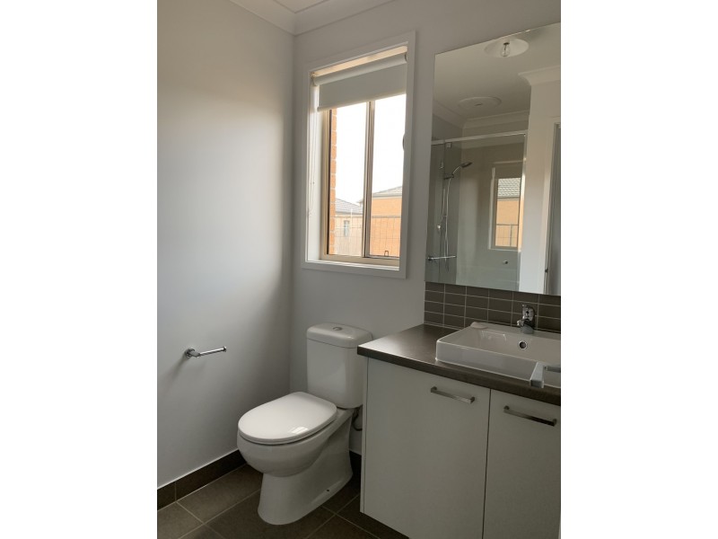 44 Scotland Circuit, Cranbourne West VIC 3977