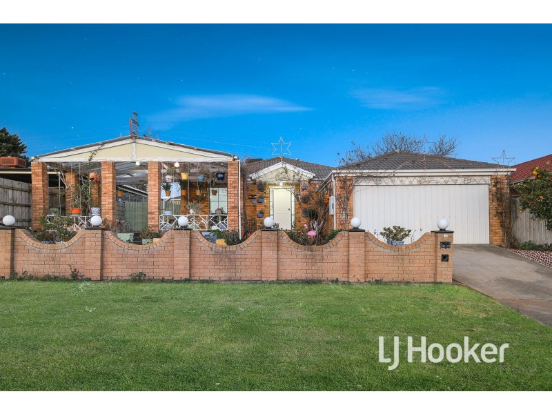 28 Manatoka Crescent, Hampton Park VIC 3976