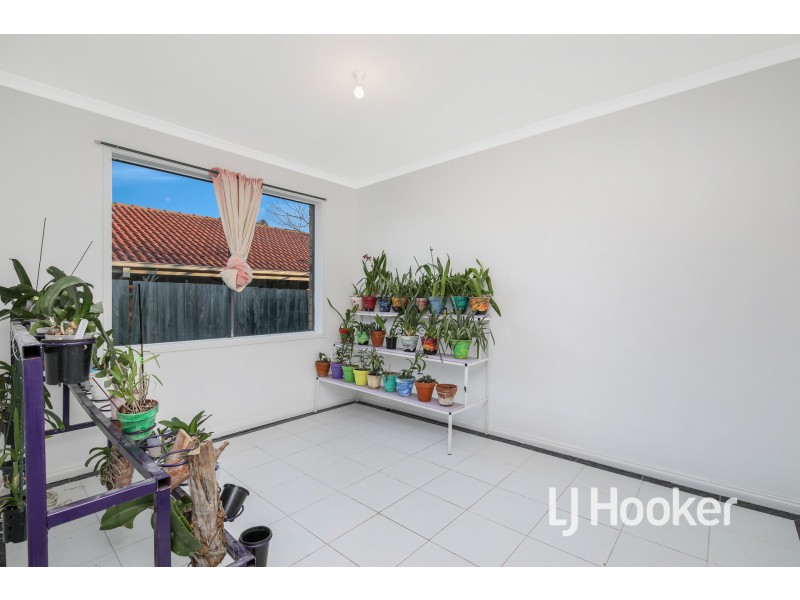 28 Manatoka Crescent, Hampton Park VIC 3976