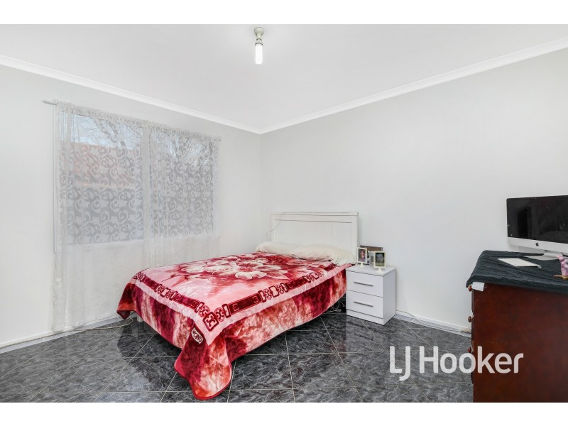 28 Manatoka Crescent, Hampton Park VIC 3976