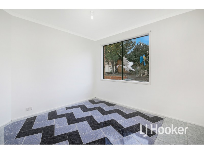 28 Manatoka Crescent, Hampton Park VIC 3976