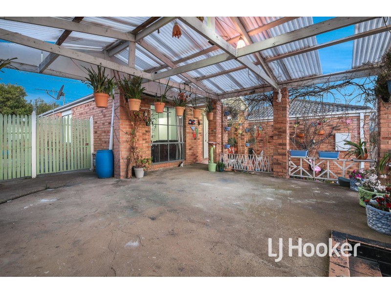 28 Manatoka Crescent, Hampton Park VIC 3976