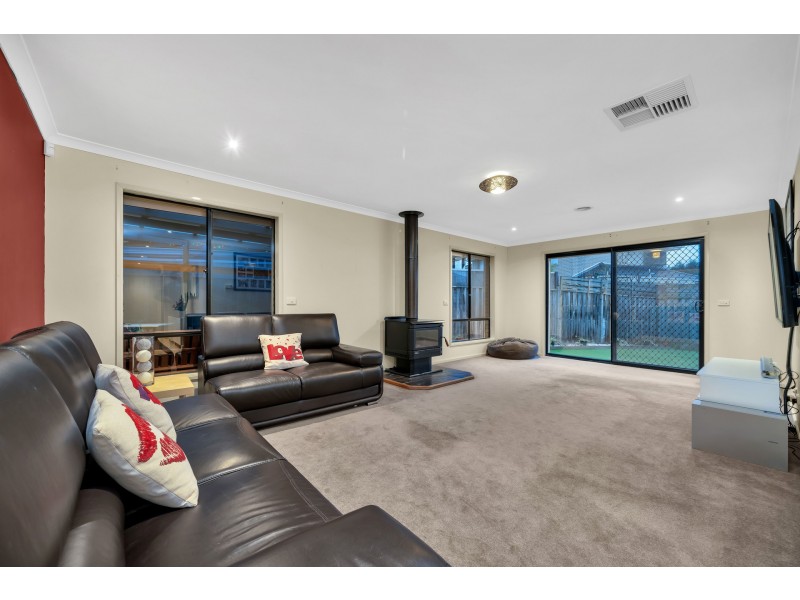 4 Bracken Place, Lyndhurst VIC 3975