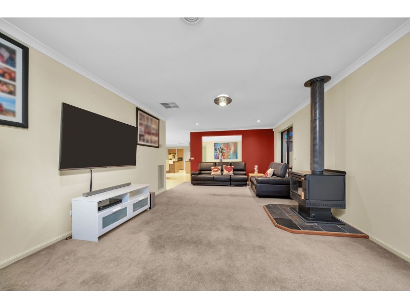 4 Bracken Place, Lyndhurst VIC 3975