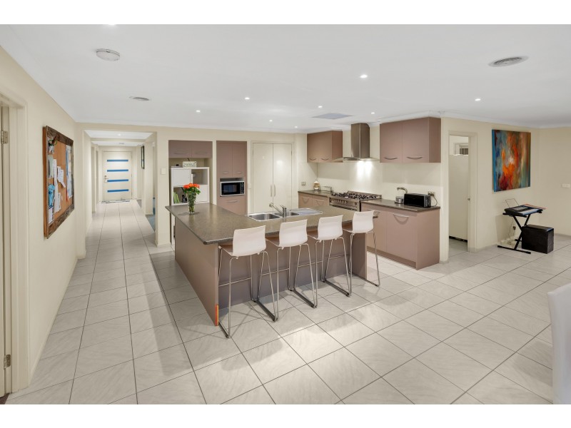 4 Bracken Place, Lyndhurst VIC 3975