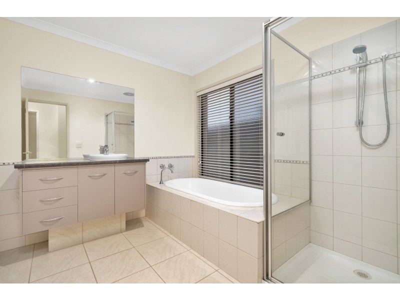 4 Bracken Place, Lyndhurst VIC 3975