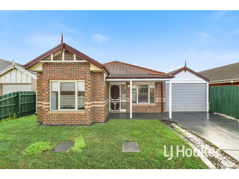 32 Lindsay Crescent, Lynbrook VIC 3975