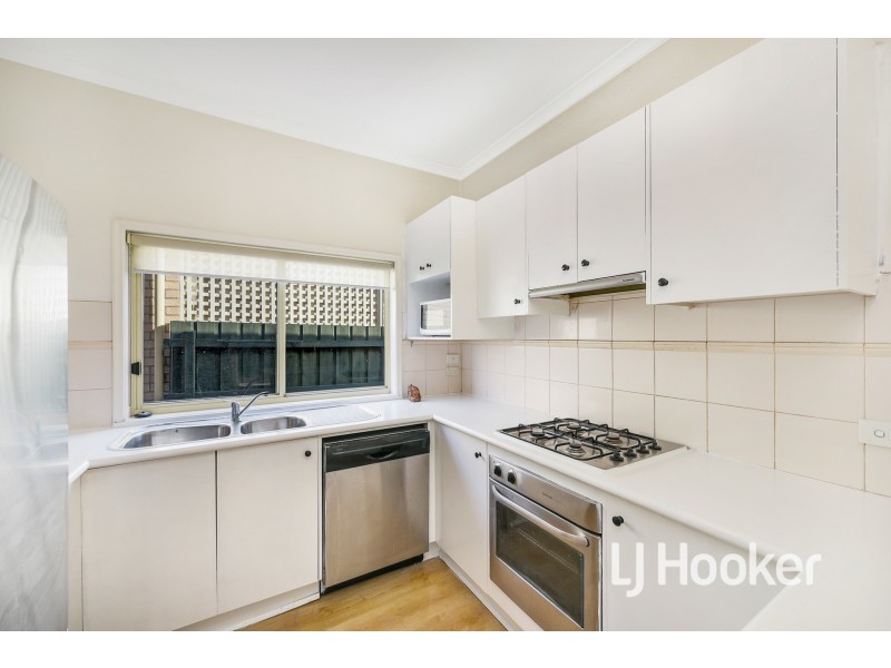 32 Lindsay Crescent, Lynbrook VIC 3975