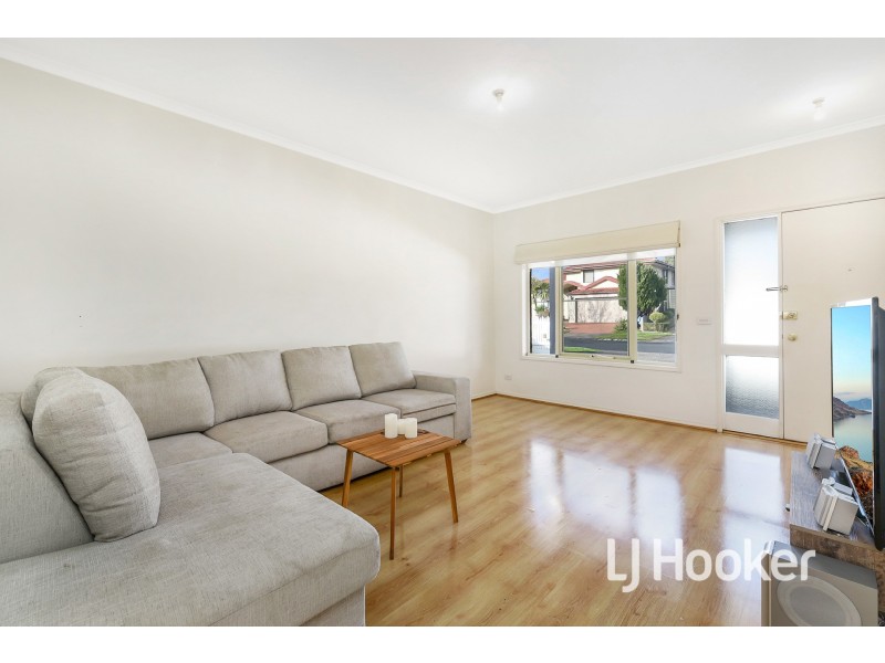 32 Lindsay Crescent, Lynbrook VIC 3975