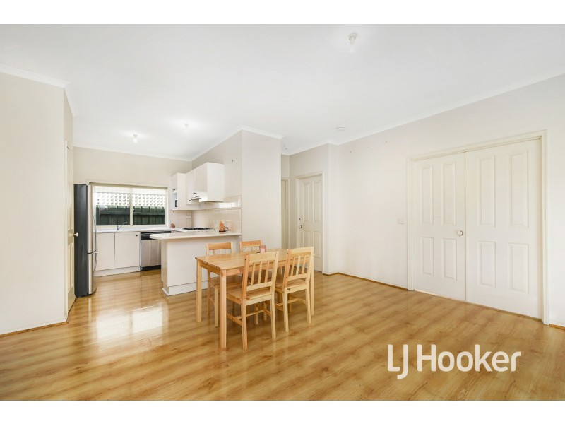 32 Lindsay Crescent, Lynbrook VIC 3975