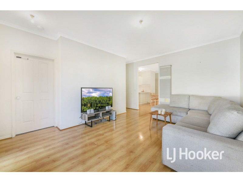 32 Lindsay Crescent, Lynbrook VIC 3975